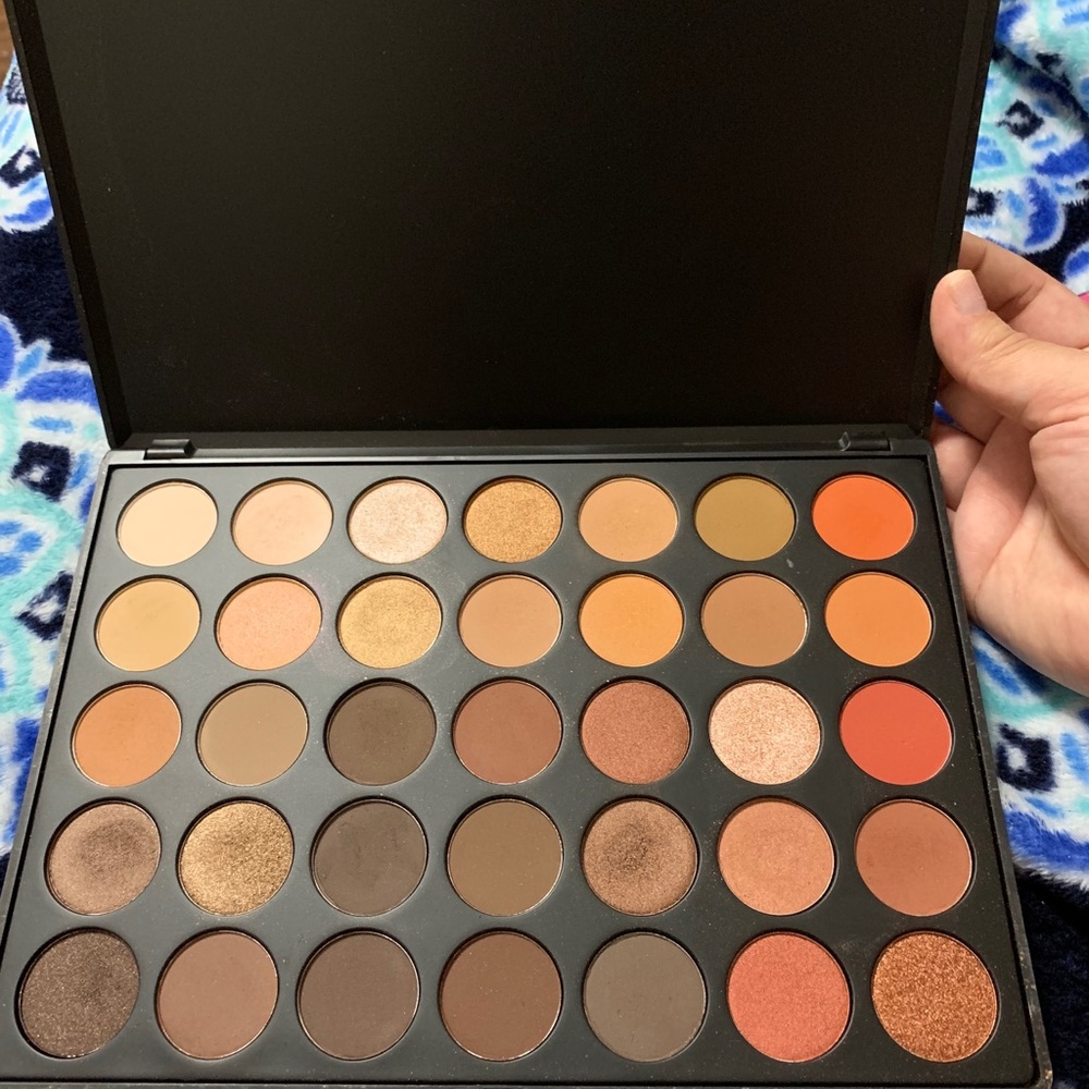 35O Nature Glow Eyeshadow Palette